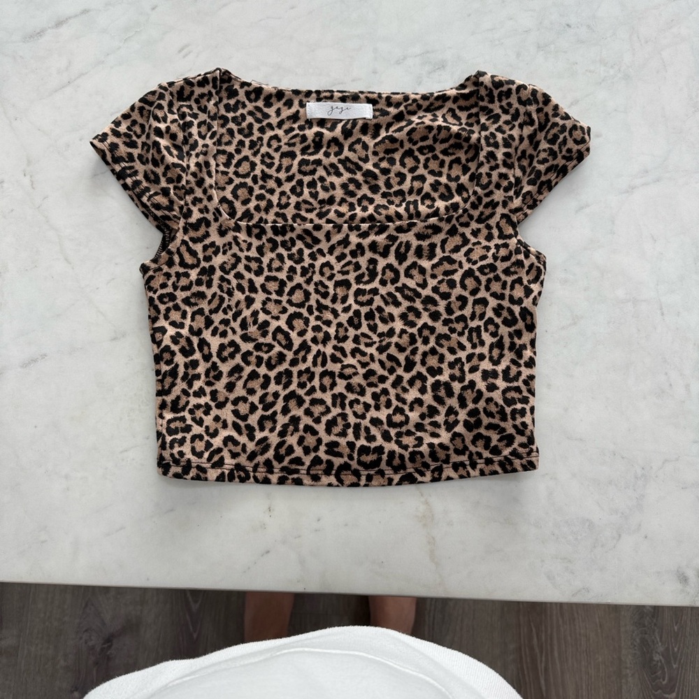 Gaze Leopard Print Crop Top